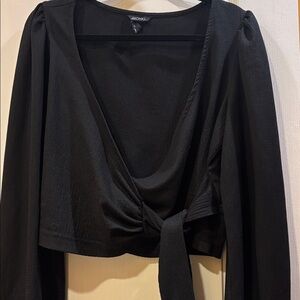 MONKI BRAND UK BLACK WRAP STYLE TEXTURED TOP WITH TIE ON SIDE SIZE MEDIUM
